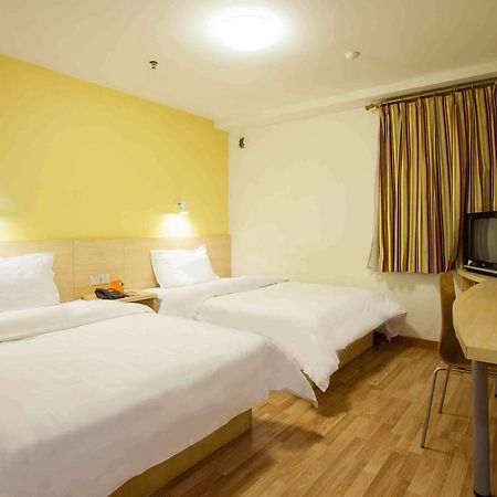 7Days Inn Wuzhou South Railway Station Cangwu Εξωτερικό φωτογραφία