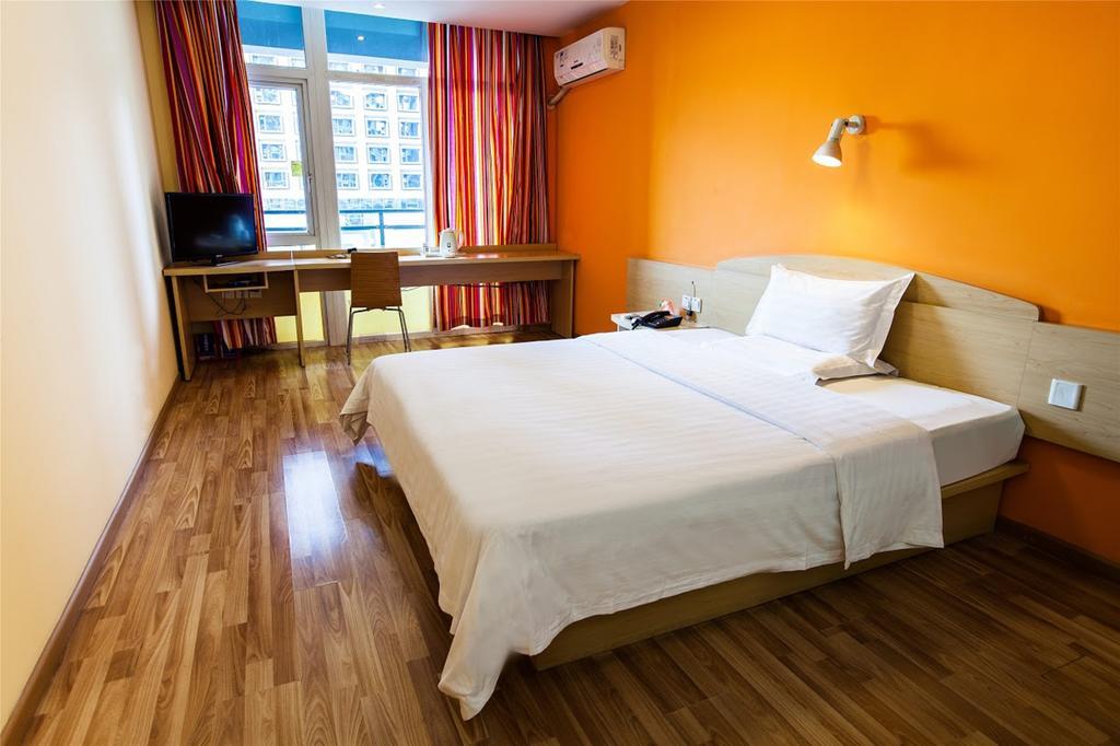 7Days Inn Wuzhou South Railway Station Cangwu Εξωτερικό φωτογραφία