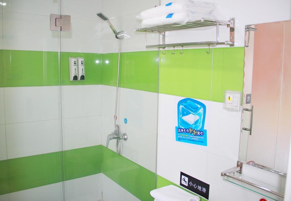 7Days Inn Wuzhou South Railway Station Cangwu Εξωτερικό φωτογραφία