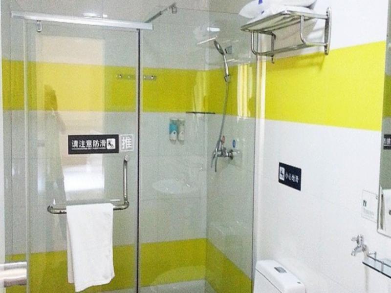 7Days Inn Wuzhou South Railway Station Cangwu Εξωτερικό φωτογραφία