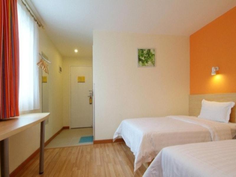 7Days Inn Wuzhou South Railway Station Cangwu Εξωτερικό φωτογραφία